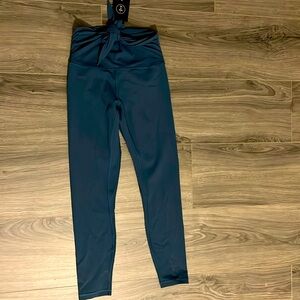 Pilot Active capri length leggings for women. New with tags. Size S